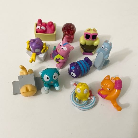 Lot of 11 Lost Kitties Cat Figures Toys - Picture 1 of 14